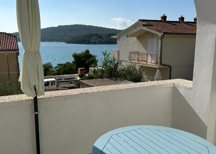 Perina Pensjonat Tisno