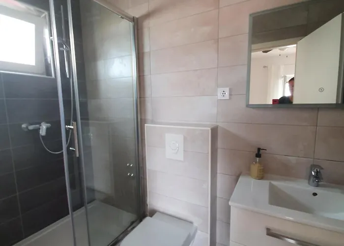 ゲストハウス Perina ティスノ