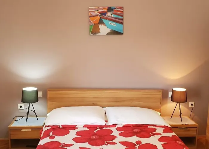 Perina ゲストハウス ティスノ