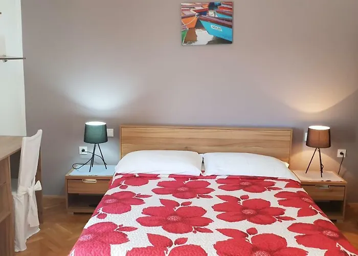 Perina ゲストハウス ティスノ